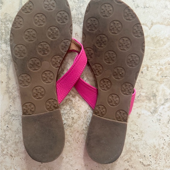 Tory Burch Hot Pink Leather Miller Flip Sandals with Gold Medallions - Picture 2 of 2